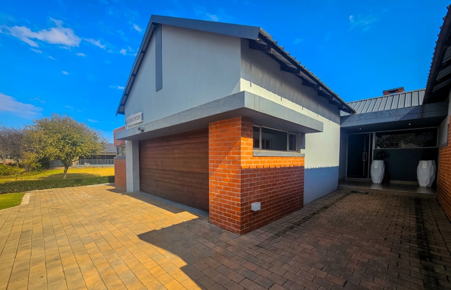 4 Bedroom Property for Sale in Midstream Ridge Gauteng