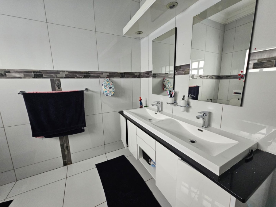  Bedroom Property for Sale in Eldo Village Estate Gauteng