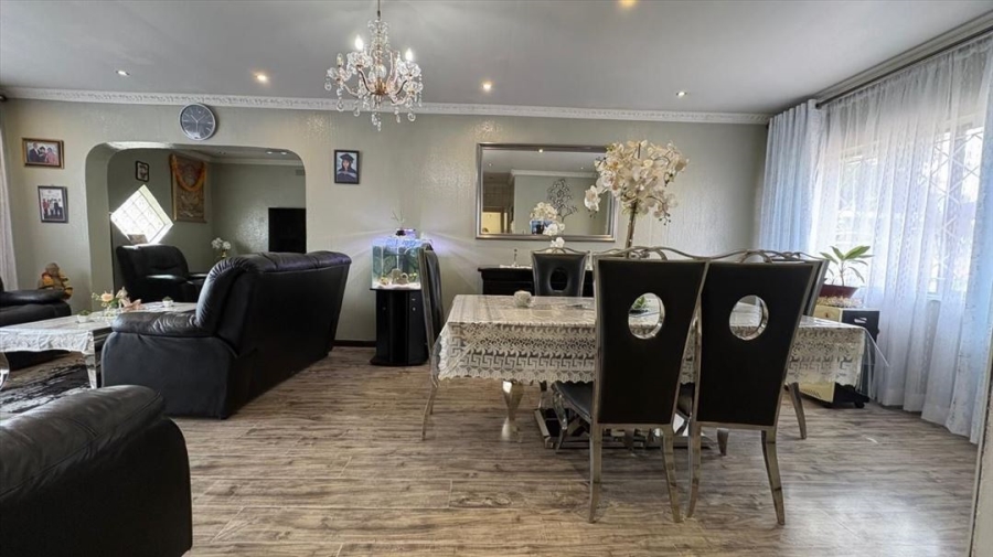 4 Bedroom Property for Sale in Mackenzie Park Gauteng