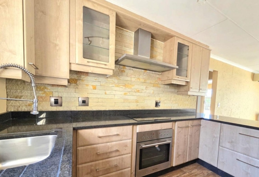 2 Bedroom Property for Sale in Vanderbijlpark SW 5 Gauteng