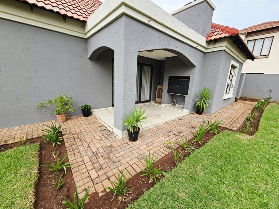 3 Bedroom Property for Sale in Monavoni Gauteng