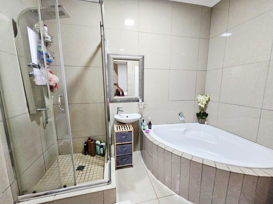 3 Bedroom Property for Sale in Monavoni Gauteng