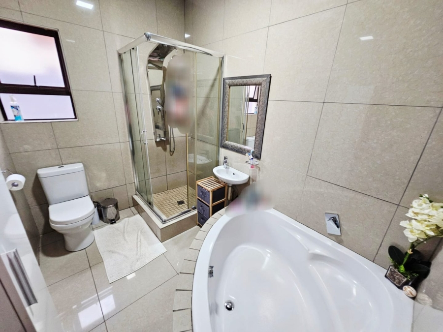 3 Bedroom Property for Sale in Monavoni Gauteng