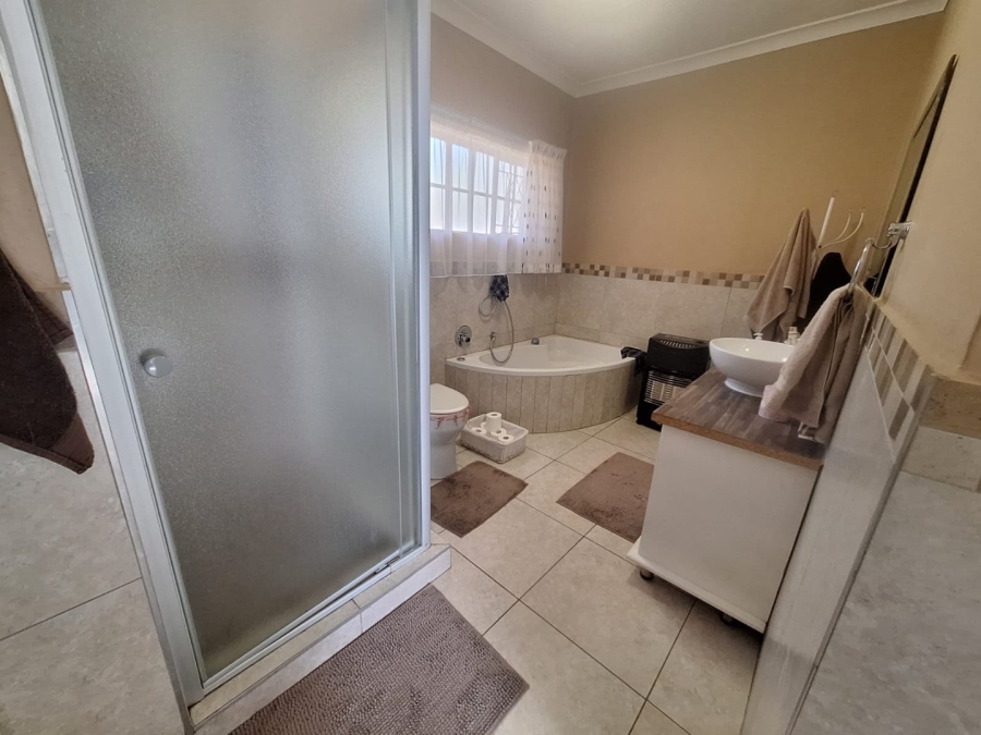 4 Bedroom Property for Sale in Raslouw A H Gauteng