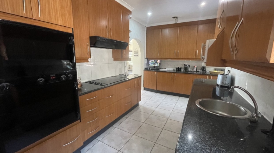 4 Bedroom Property for Sale in Brackendowns Gauteng