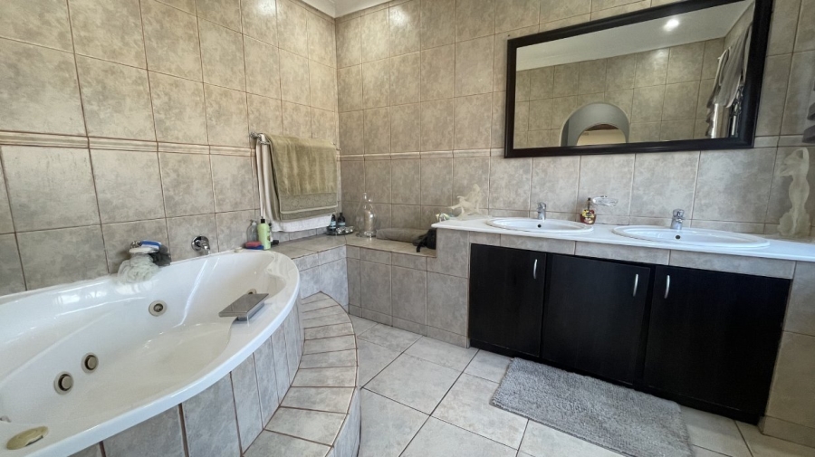 4 Bedroom Property for Sale in Brackendowns Gauteng