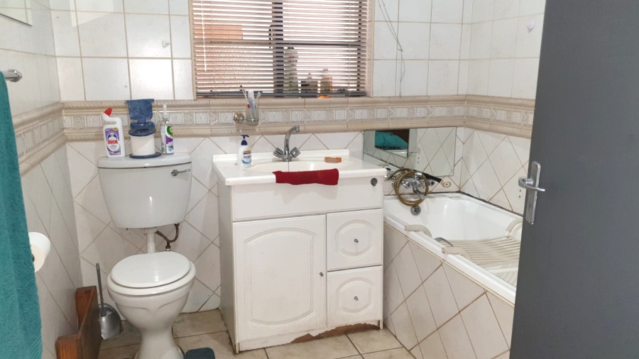  Bedroom Property for Sale in Casseldale Gauteng