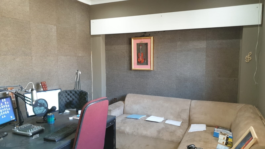  Bedroom Property for Sale in Casseldale Gauteng