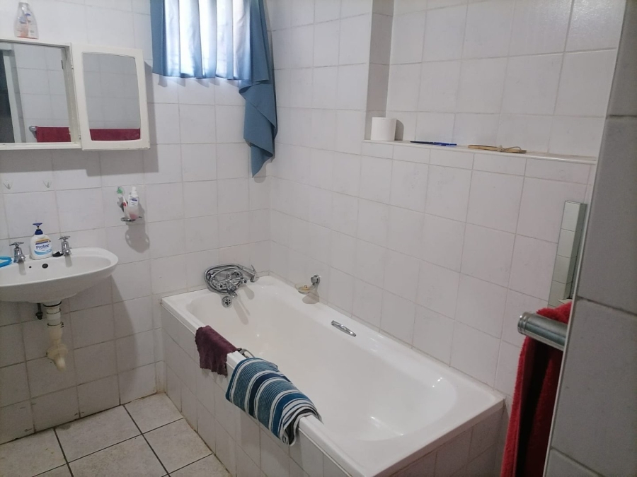  Bedroom Property for Sale in Casseldale Gauteng