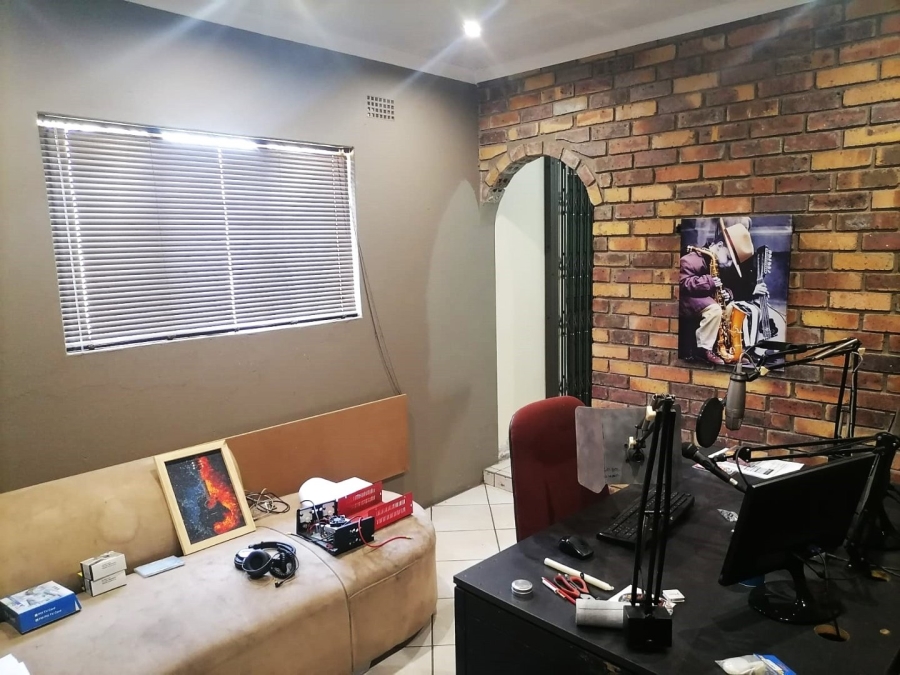  Bedroom Property for Sale in Casseldale Gauteng