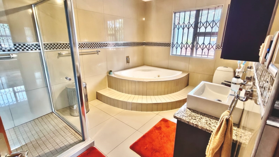 6 Bedroom Property for Sale in Vaal Marina Gauteng