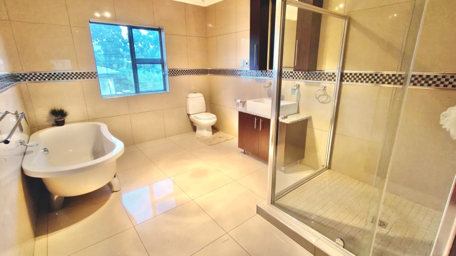 6 Bedroom Property for Sale in Vaal Marina Gauteng