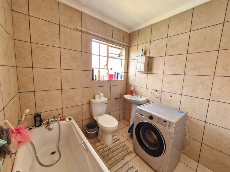 2 Bedroom Property for Sale in Comet Gauteng