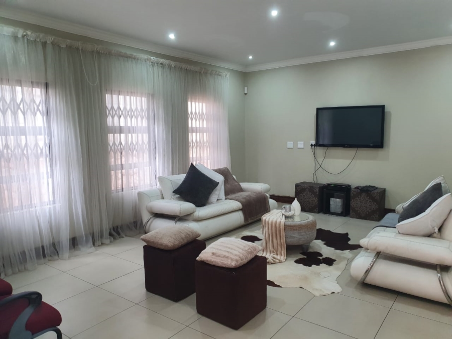 To Let 4 Bedroom Property for Rent in Waterkloof Ridge Gauteng