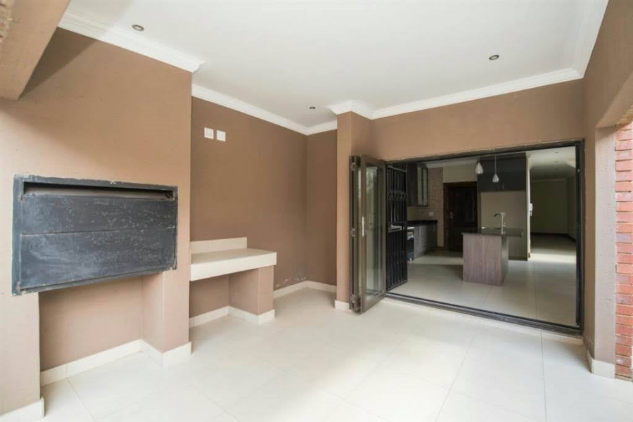 To Let 4 Bedroom Property for Rent in Waterkloof Ridge Gauteng