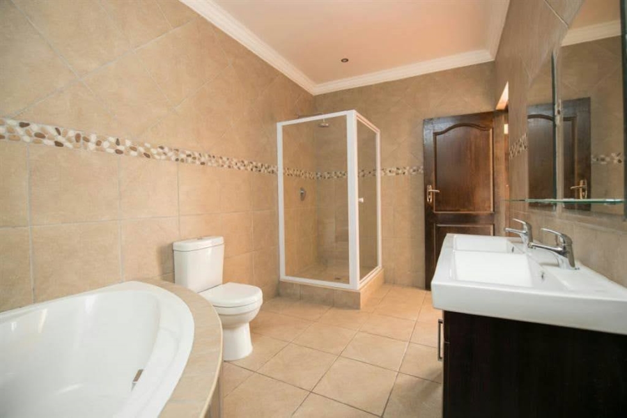 To Let 4 Bedroom Property for Rent in Waterkloof Ridge Gauteng