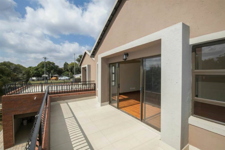 To Let 4 Bedroom Property for Rent in Waterkloof Ridge Gauteng