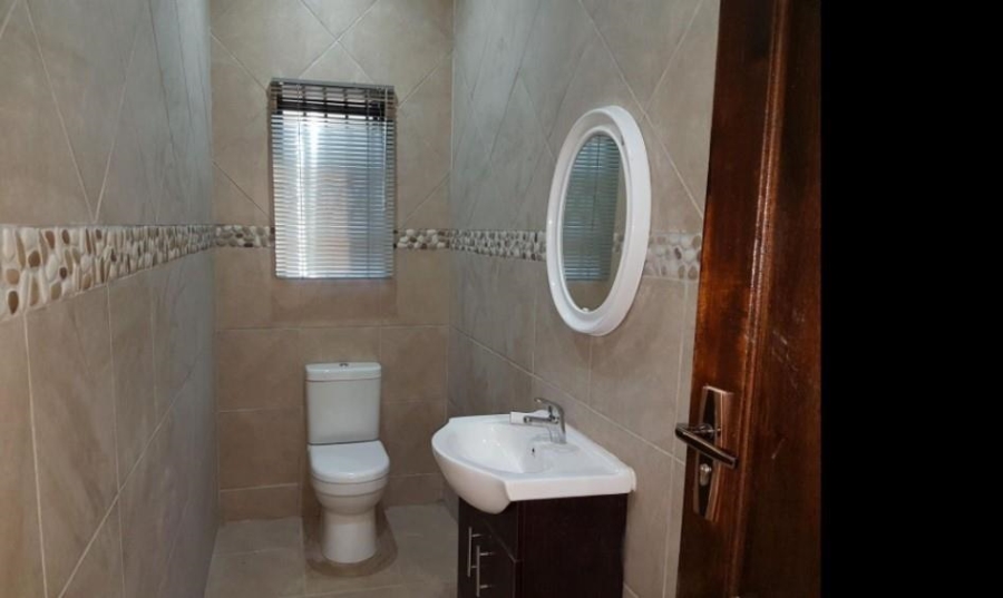 To Let 4 Bedroom Property for Rent in Waterkloof Ridge Gauteng