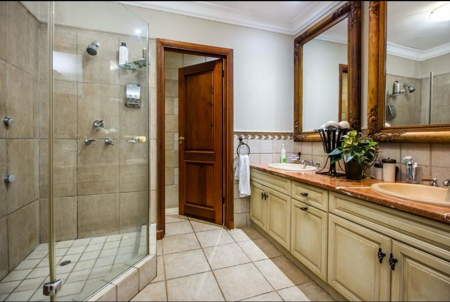 4 Bedroom Property for Sale in Woodhill Estate Gauteng