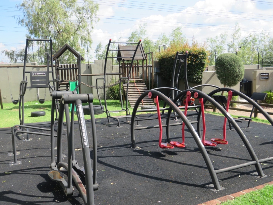 To Let 2 Bedroom Property for Rent in Barbeque Downs Gauteng