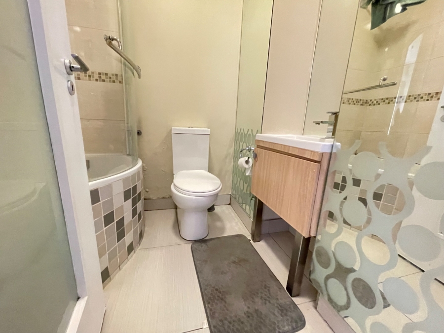 1 Bedroom Property for Sale in Rivonia Gauteng