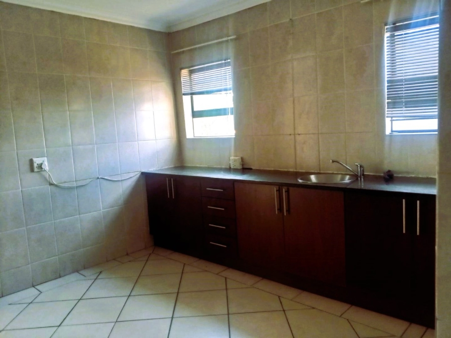 6 Bedroom Property for Sale in Kosmosdal Gauteng