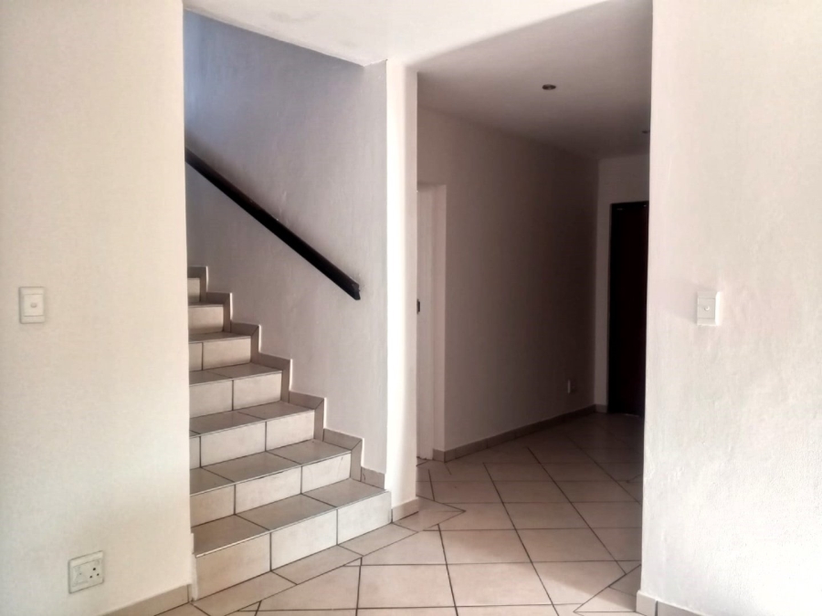 6 Bedroom Property for Sale in Kosmosdal Gauteng