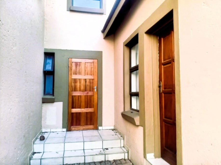 6 Bedroom Property for Sale in Kosmosdal Gauteng