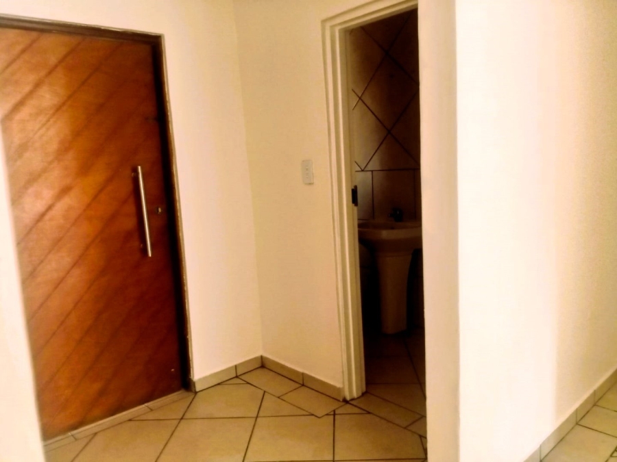 6 Bedroom Property for Sale in Kosmosdal Gauteng