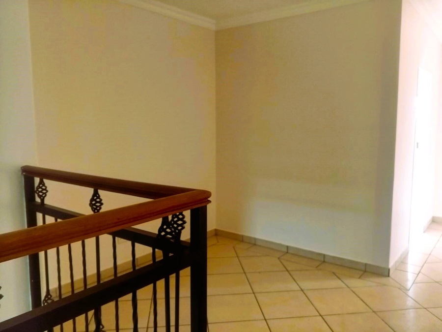 6 Bedroom Property for Sale in Kosmosdal Gauteng