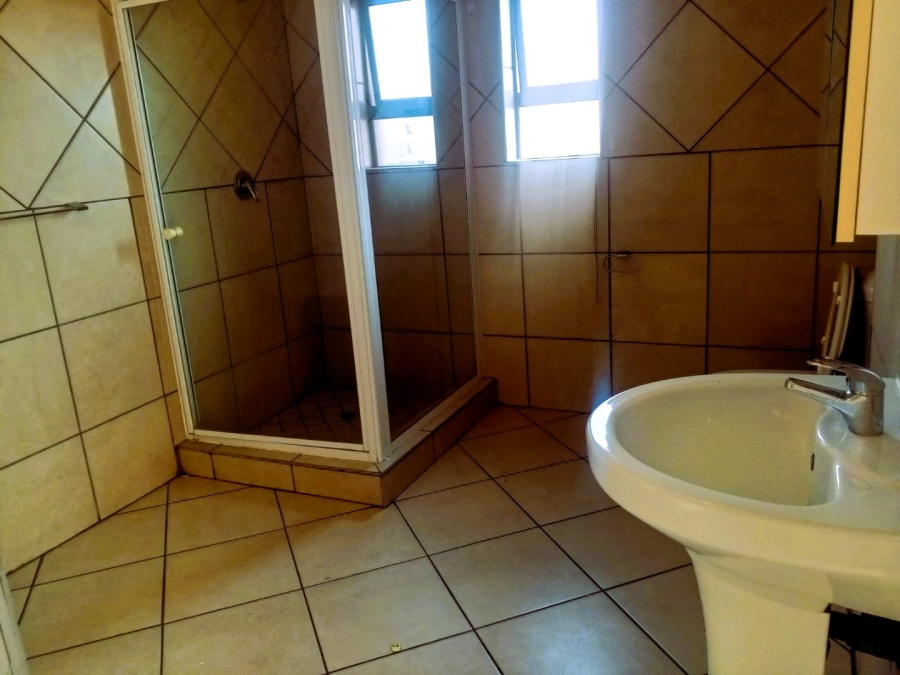 6 Bedroom Property for Sale in Kosmosdal Gauteng