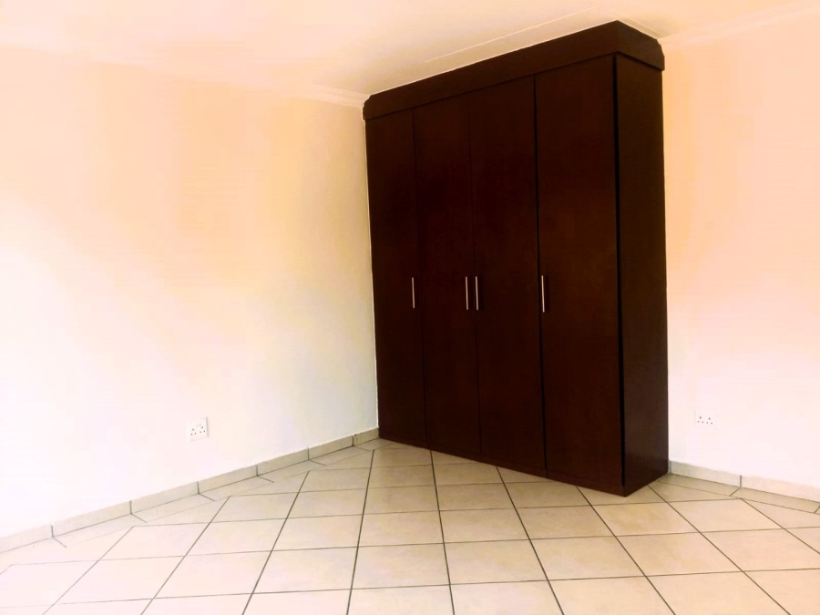 6 Bedroom Property for Sale in Kosmosdal Gauteng