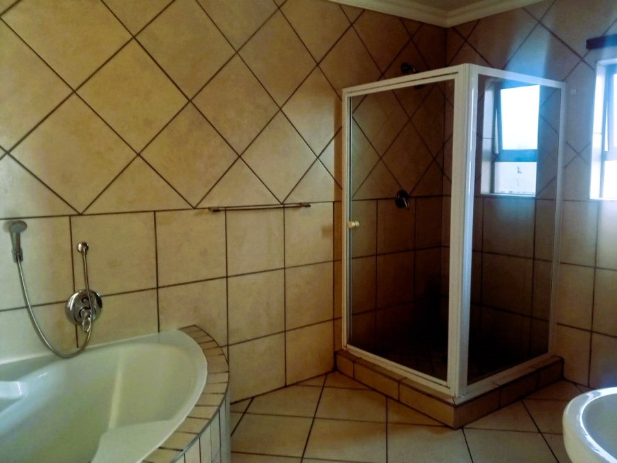 6 Bedroom Property for Sale in Kosmosdal Gauteng