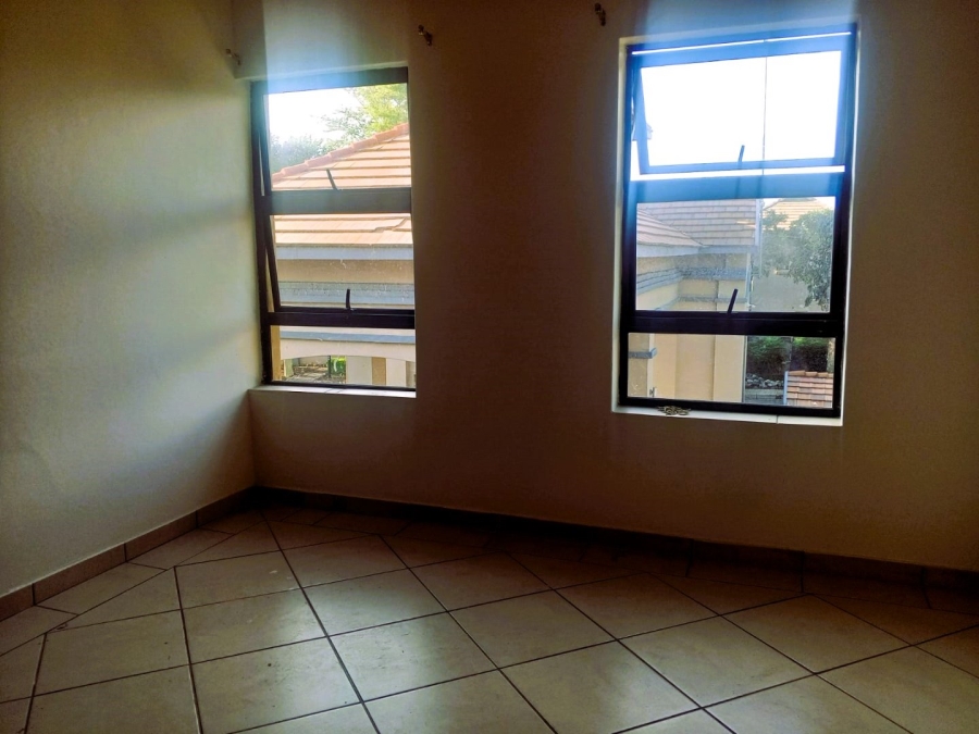 6 Bedroom Property for Sale in Kosmosdal Gauteng