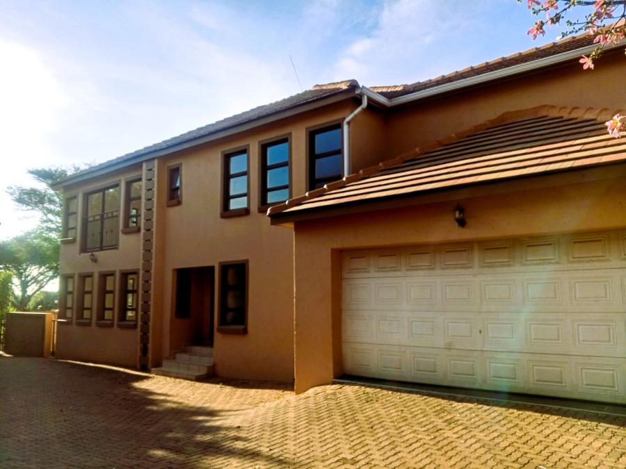6 Bedroom Property for Sale in Kosmosdal Gauteng