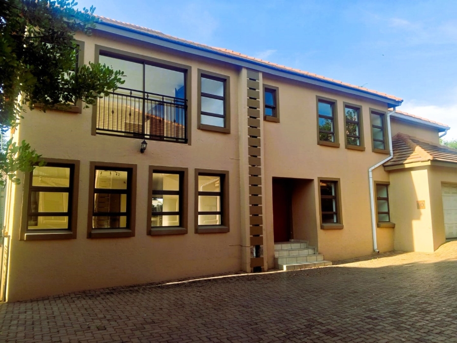 6 Bedroom Property for Sale in Kosmosdal Gauteng