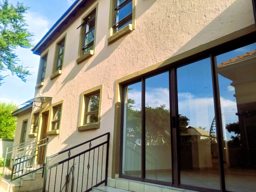 6 Bedroom Property for Sale in Kosmosdal Gauteng