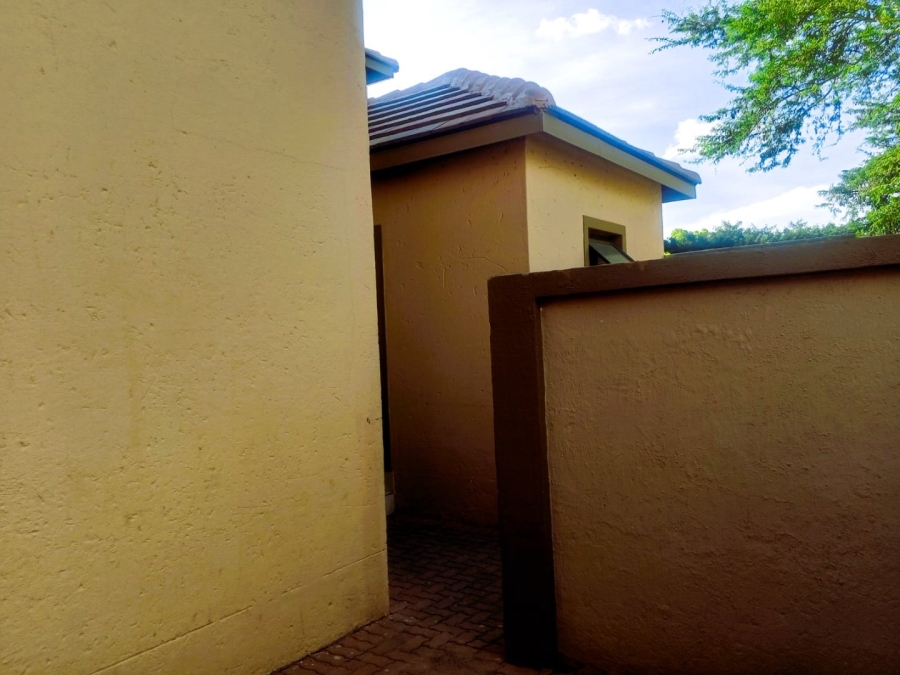 6 Bedroom Property for Sale in Kosmosdal Gauteng