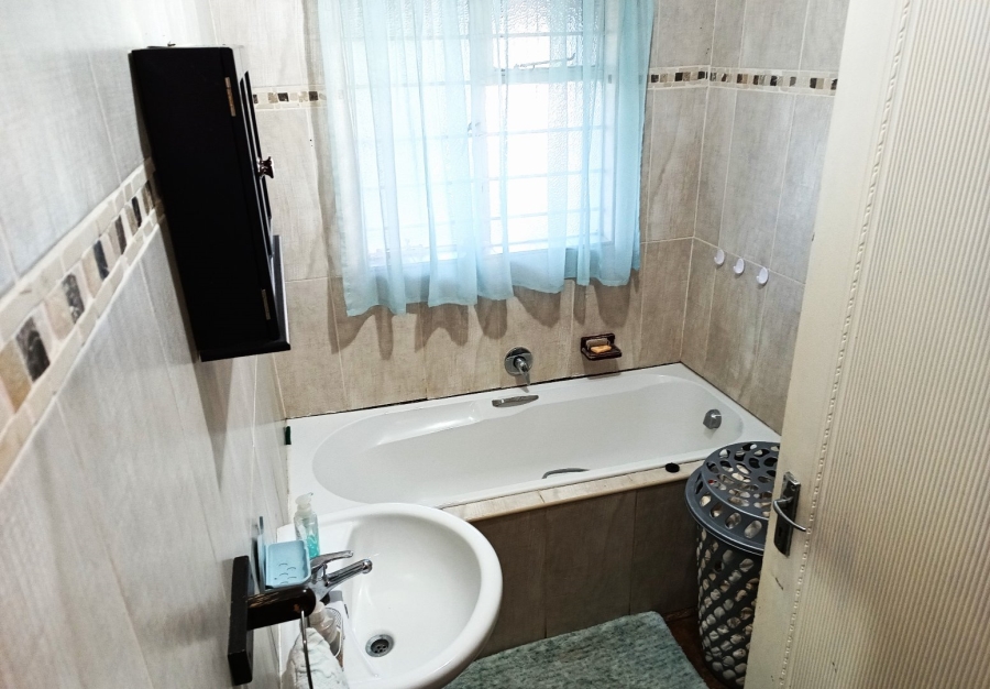 Commercial Property for Sale in Agricultural Holding 475 Gauteng