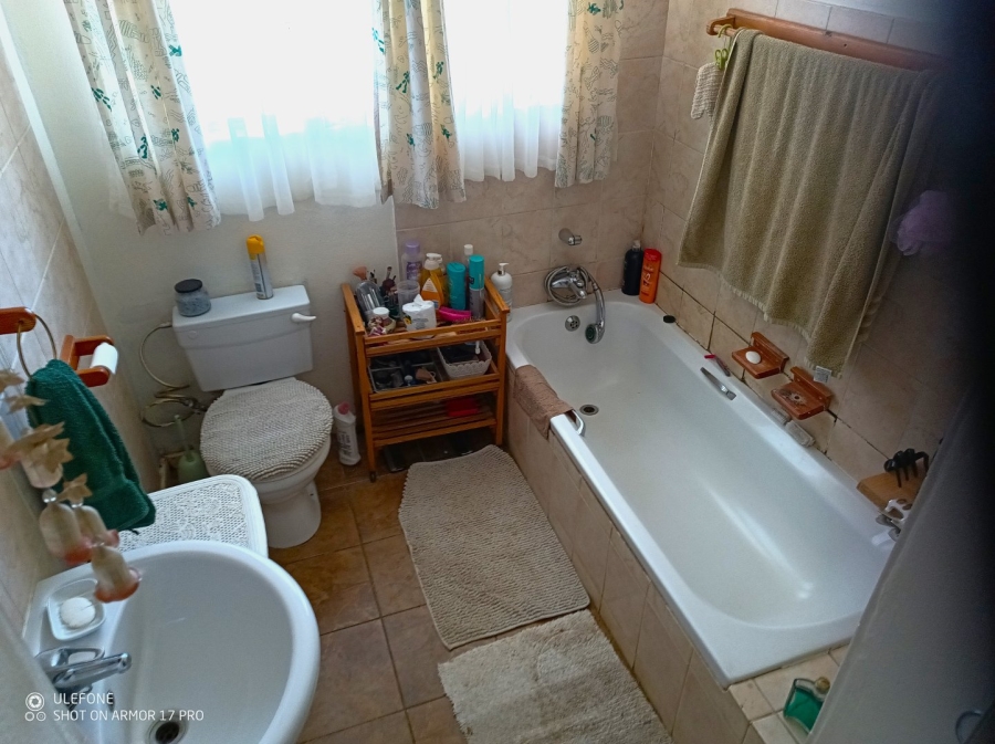 Commercial Property for Sale in Agricultural Holding 475 Gauteng