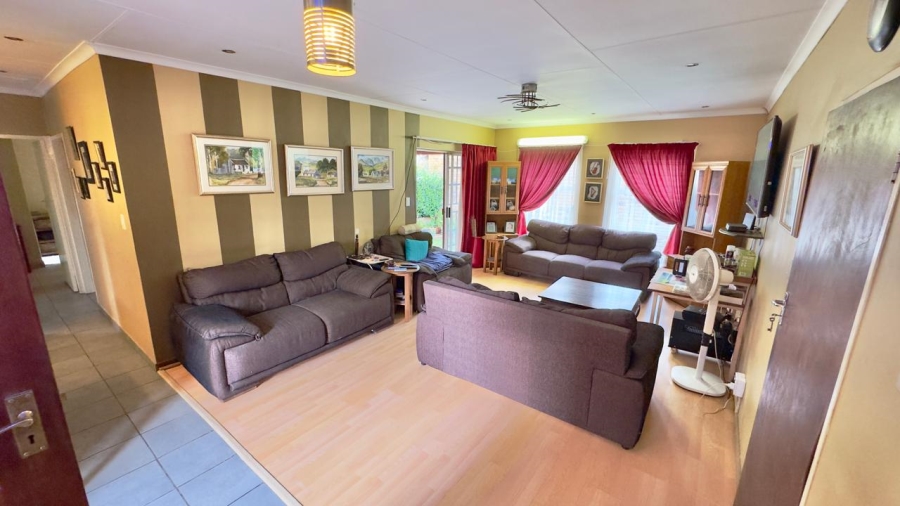 3 Bedroom Property for Sale in Amberfield Crest Estate Gauteng