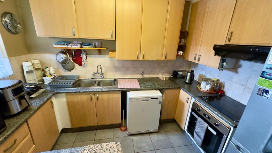 3 Bedroom Property for Sale in Amberfield Crest Estate Gauteng