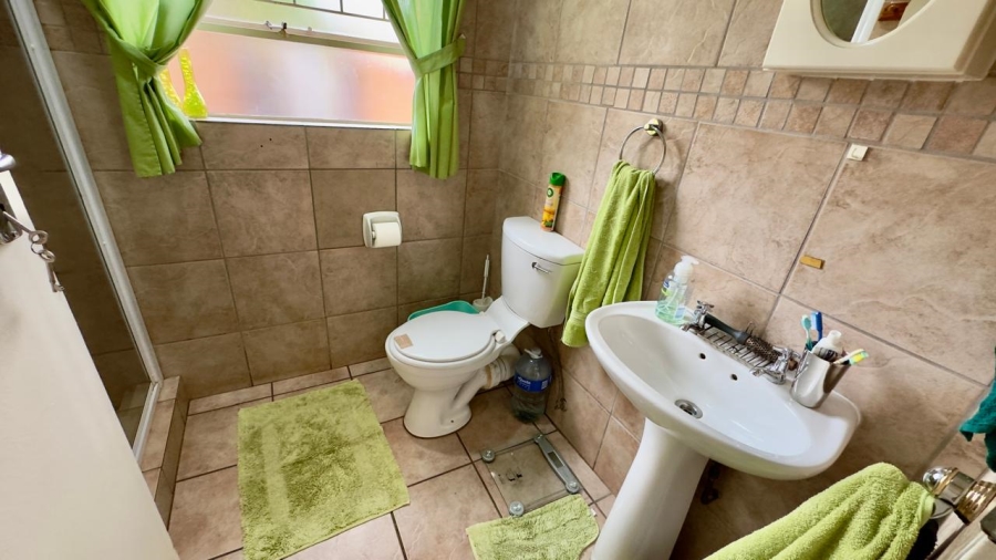 3 Bedroom Property for Sale in Amberfield Crest Estate Gauteng