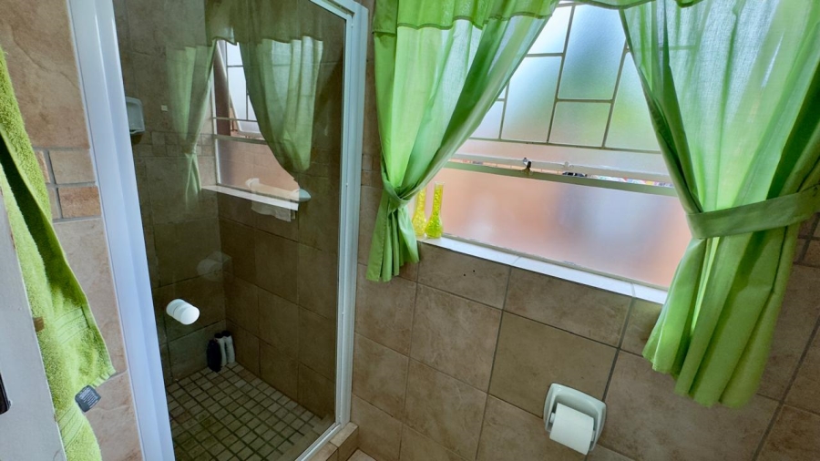 3 Bedroom Property for Sale in Amberfield Crest Estate Gauteng