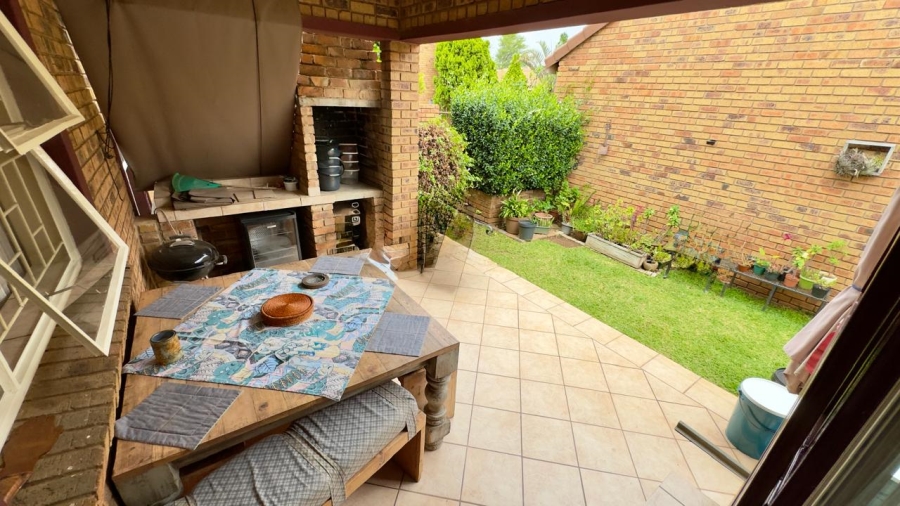 3 Bedroom Property for Sale in Amberfield Crest Estate Gauteng