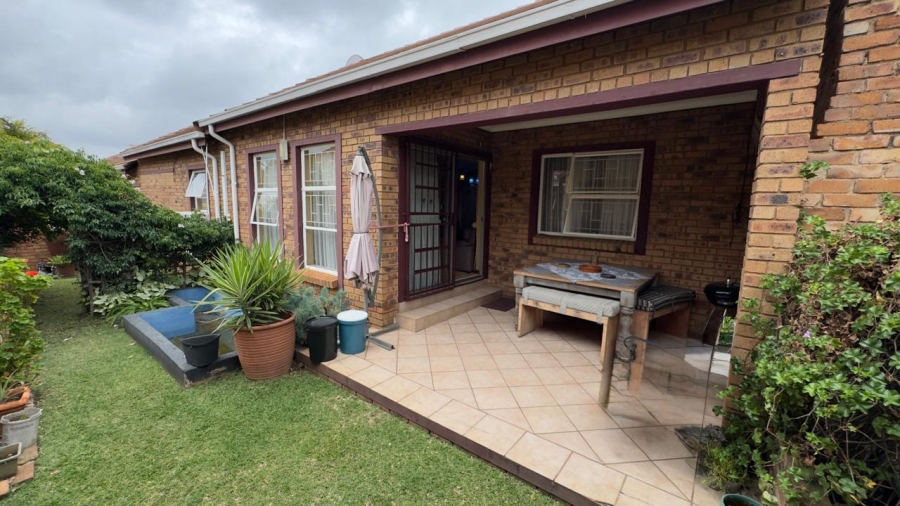3 Bedroom Property for Sale in Amberfield Crest Estate Gauteng