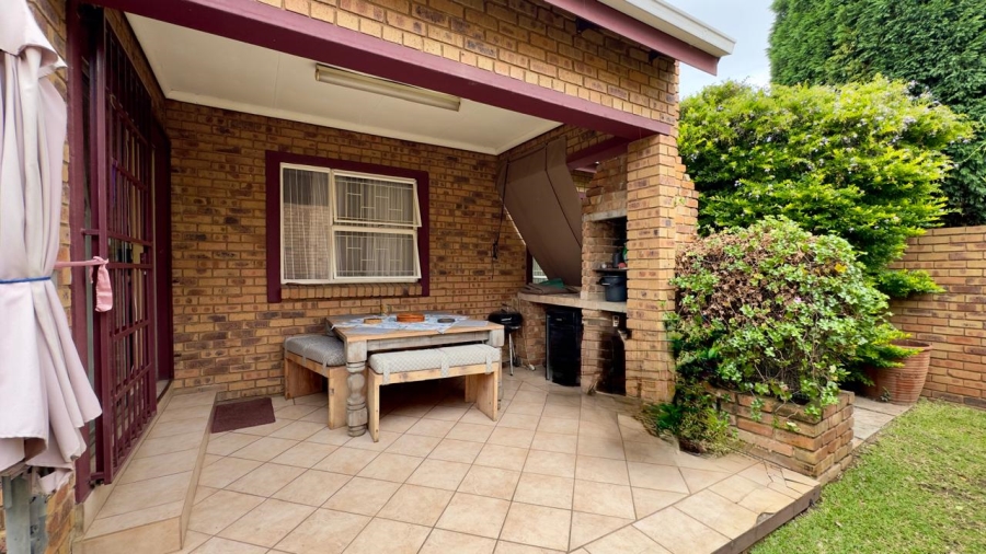 3 Bedroom Property for Sale in Amberfield Crest Estate Gauteng