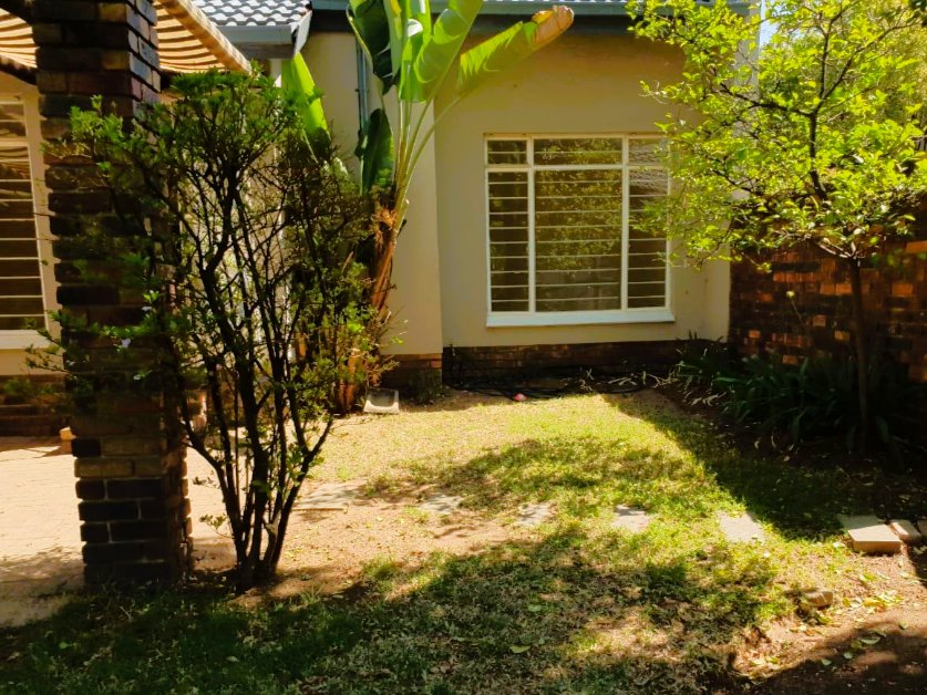 To Let 2 Bedroom Property for Rent in Sonneglans Gauteng