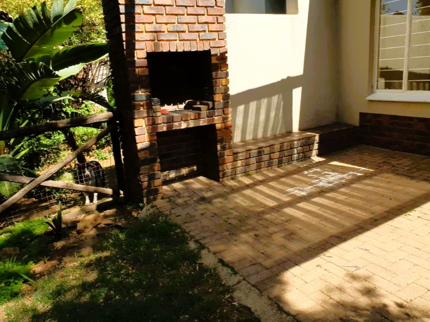 To Let 2 Bedroom Property for Rent in Sonneglans Gauteng