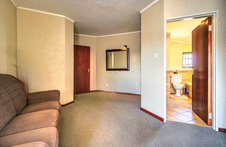 4 Bedroom Property for Sale in Vlakfontein Gauteng